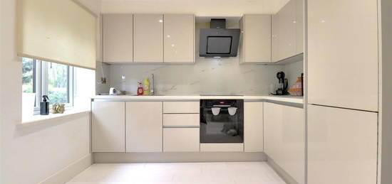 Flat to rent in Ruislip Road, Greenford UB6