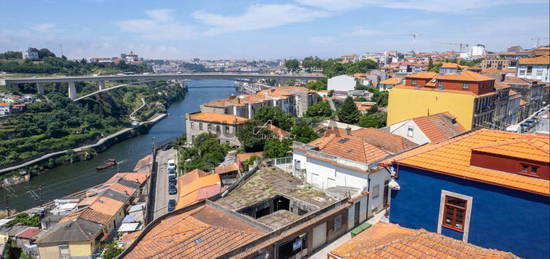 Propriedade no Porto com vista para o Rio Douro