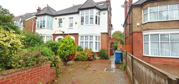 5 bedroom semi-detached house for sale