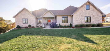 2008 Riverrun Pkwy, Salina, KS 67401