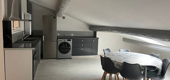 Appartement MEUBLÉ climatisé 3 pièces au 2ème et dernier étage