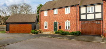 3 bedroom link detached house for sale