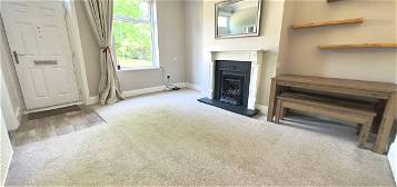 Town house to rent in Low Bank Street, Farsley, Pudsey LS28
