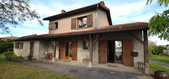 Maison Lentilly  4 chambres et 2  pièces d 'eau ! Fort potentiel