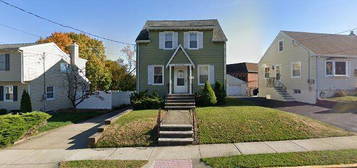 128 Elizabeth Pl, Totowa, NJ 07512