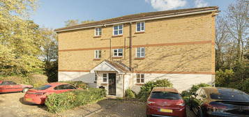 Flat for sale in Braddock Close, Isleworth TW7