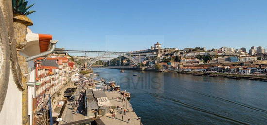 Prédio para venda na Ribeira na 1ª Linha de rio - Porto