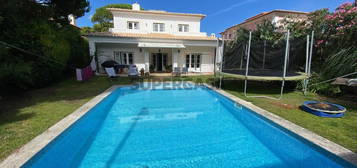 Moradia T4+1 na Areia (Cascais) com Piscina