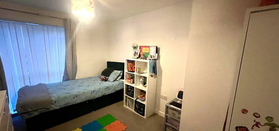 Flat to rent in Little Brights Road, Belvedere DA17