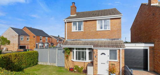 3 bedroom link detached house for sale