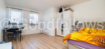 Studio to rent in Burnell Road, Sutton, Surrey SM1