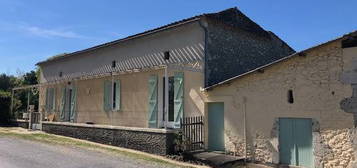 Maison en pierre, 2 gîtes et clubhouse de bowling