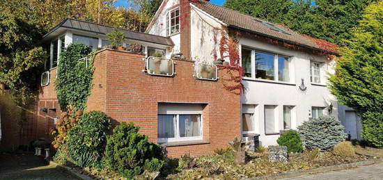 Einfamilienhaus mit Einliegerwohnung, bevorzugte Lage Naturgarten