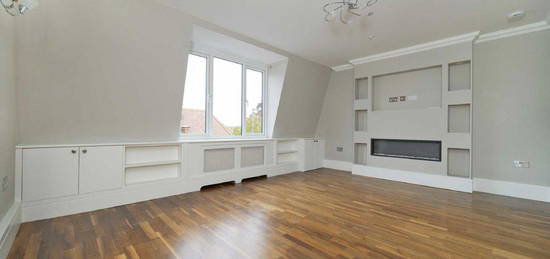 Flat to rent in Upper Richmond Road West, London SW14