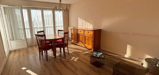 Appartement meublé  à louer, 3 pièces, 2 chambres, 65 m²