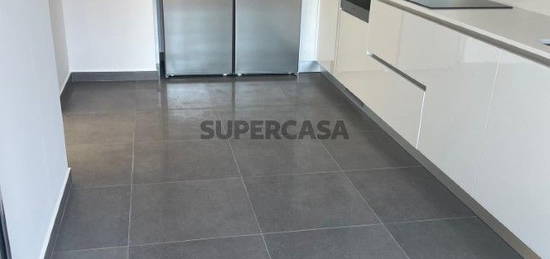 Alverca Apartamento Novo T1 , Terraço 104 m2 em condomínio com Piscina, Garagem, Churrasqueira