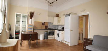 2 bed flat to rent