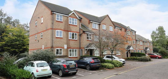 Flat to rent in Hilda Wharf, Aylesbury, Buckinghamshire HP20