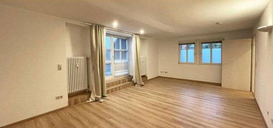 Gut geschnittene Ein-Zimmer-Wohnung mit Terrasse