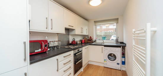 4 bed terraced house to rent