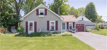 216 Crossfield Rd, Rochester, NY 14609