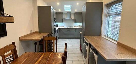 6 bedroom terraced house