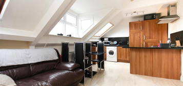 Flat to rent in Westgate Road, Newcastle Upon Tyne NE4