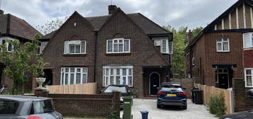 6 bed semi-detached house to rent