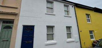 Flat to rent in Holland Street, Brighton BN2