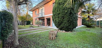 Villa in vendita in via Carroccio, 15