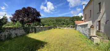 Maison avec jardin et dépendance