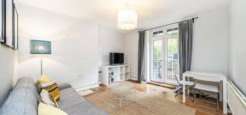 Flat for sale in Copenhagen Street, London N1