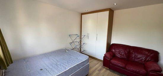 Studio to rent in Boston Road, London W7