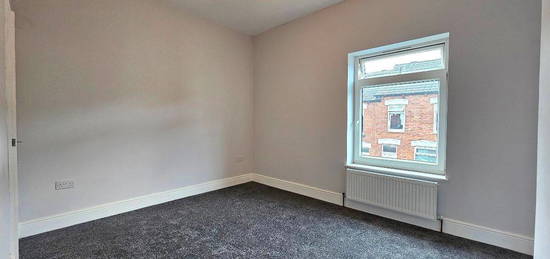 Flat to rent in Grafton Street, Castleford WF10