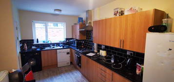 4 bed shared accommodation to rent