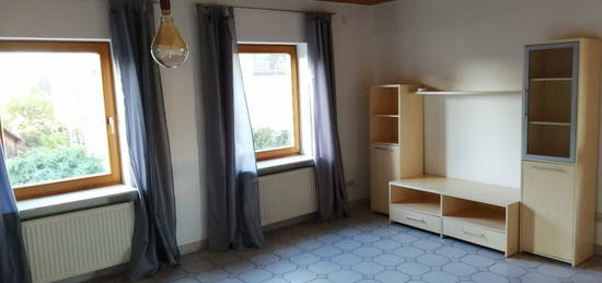 Helle 3,5 Zimmer DG-Wohnung im 2 - Familienhaus