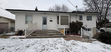 32 Warnsworth St, Toronto, ON M1E 2L9