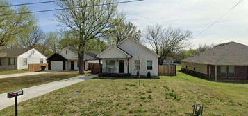 705 N  10th St, Collinsville, OK 74021