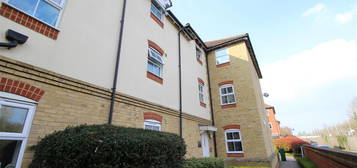 Flat to rent in Station Approach, Dunton Green, Sevenoaks TN13