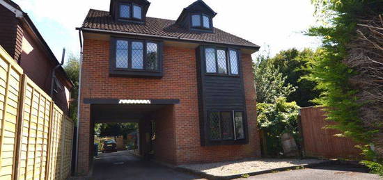 Flat for sale in Yew Tree Road, Witley, Godalming GU8