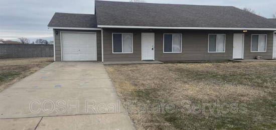 1071 E Karla Ave, Haysville, KS 67060