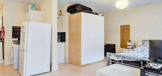 Studio to rent in Kidderpore Avenue, London NW3