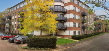 Flat to rent in Kestrel Road, Farnborough GU14