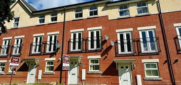 3 bedroom town house for sale