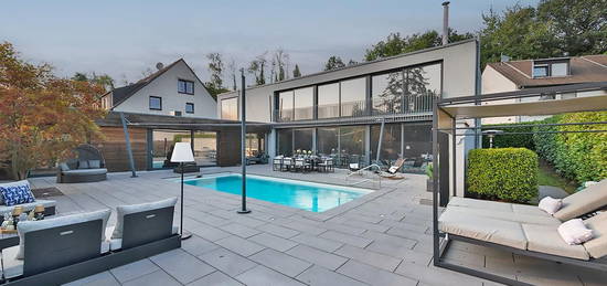 PHI AACHEN - Luxus pur! Traumhafte Villa mit Pool und Doppelgarage in Aachen!