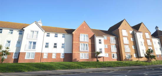 Flat to rent in West Road, Clacton-On-Sea CO15