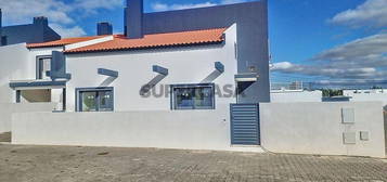 Casa / Villa T4 em Silveira de 195,00 m²