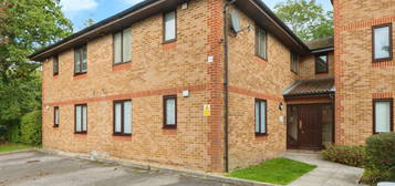 Flat to rent in Kern Close, Southampton SO16