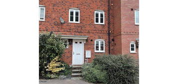 4 bed terraced house to rent