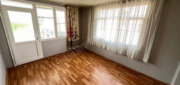 ALPER GAYRİMENKULDEN YENİ MAH. 2+1 KİRALIK 90M2 BALKONLU DAİRE